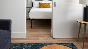 Signature Apartment, 1 Bedroom (Self Check-in with Virtual Front Desk) | Memory foam beds, laptop workspace, WiFi (free), individually decorated - Kasa Studio Revival Atlanta (Atlanta)