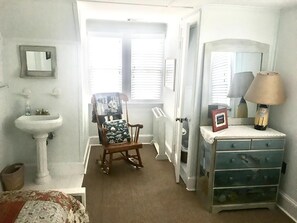 5 bedrooms, iron/ironing board, free WiFi