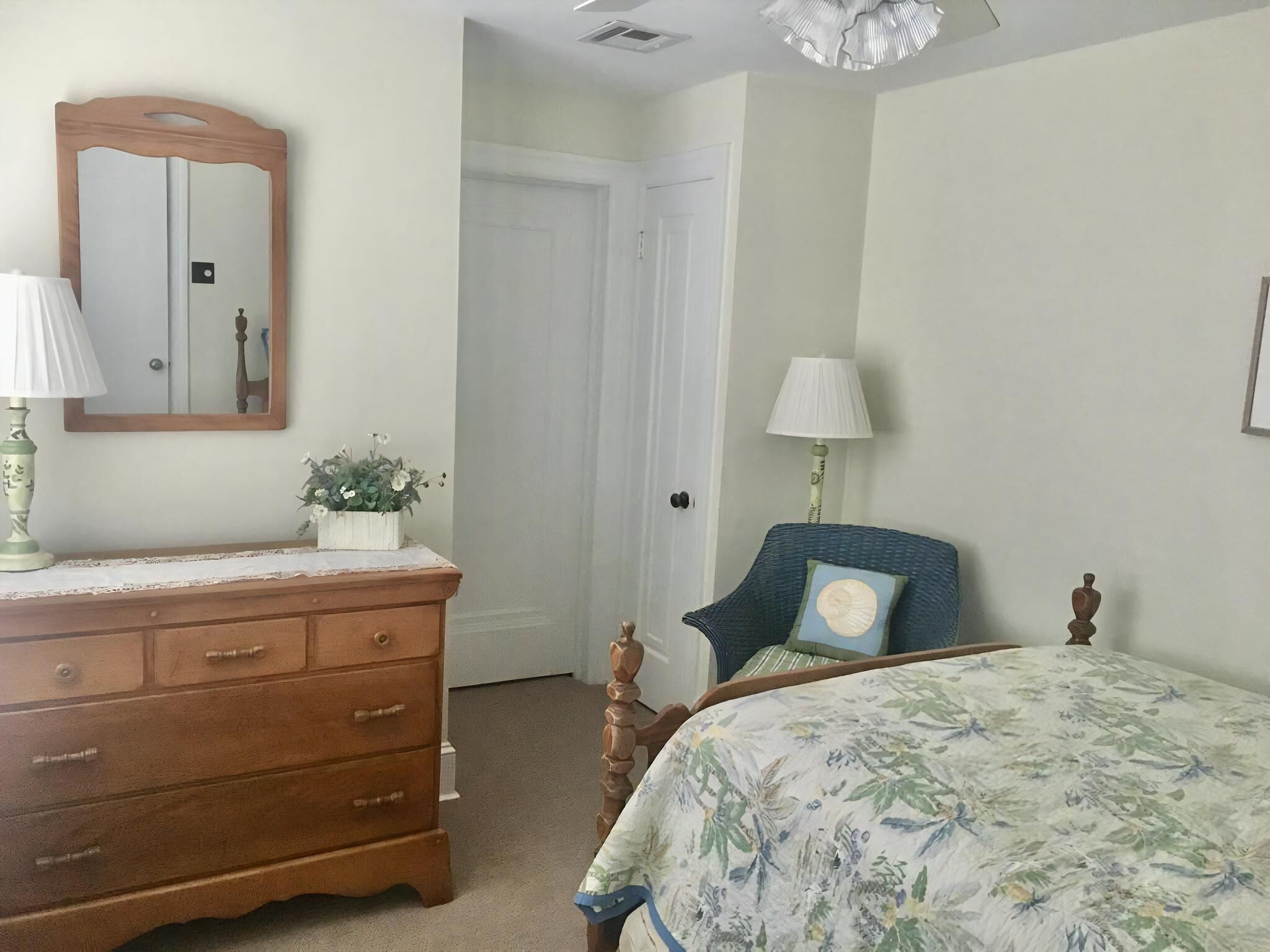 5 bedrooms, iron/ironing board, free WiFi