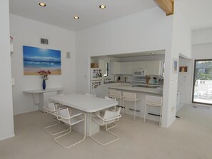 Réfrigérateur, four, plaque de cuisson, lave-vaisselle