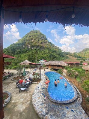 Bungalow Panoramique, vue piscine | Terrasse/Patio