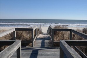 Sun-loungers, beach towels - Quaint oceanfront house. Nantucket meets LBI (Surf City)