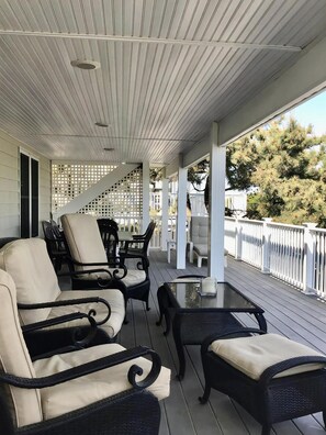 Terrace/patio - Beachfront vacation rental on LBI (Brant Beach)