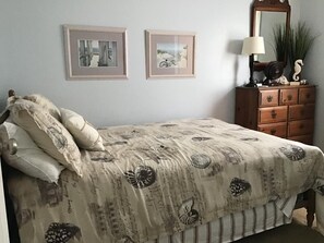 3 bedrooms, iron/ironing board, internet, bed sheets - Beachfront vacation rental on LBI (Brant Beach)