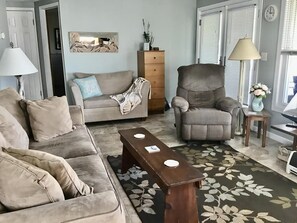 TV, DVD player - Beachfront vacation rental on LBI (Brant Beach)