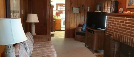 テレビ、DVD プレーヤー