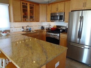 Coffee/tea maker, fridge, microwave, oven - Modern Well Kept Single Family House (Barnegat Light)