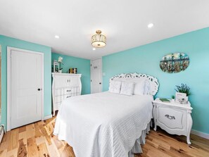 4 bedrooms, iron/ironing board, free WiFi