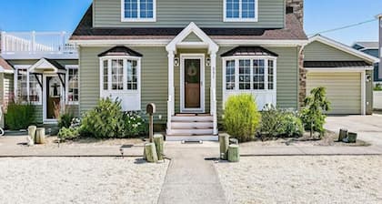 Amazing home in Surf City with 4 Bedrooms, Internet and WiFi