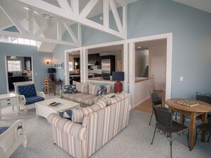 Smart-tv, eldstad och dvd-spelare