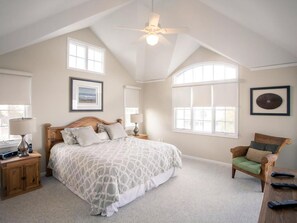 6 bedrooms, iron/ironing board, free WiFi, bed sheets - Large Ocean Side Home with Beautiful Views (Loveladies)