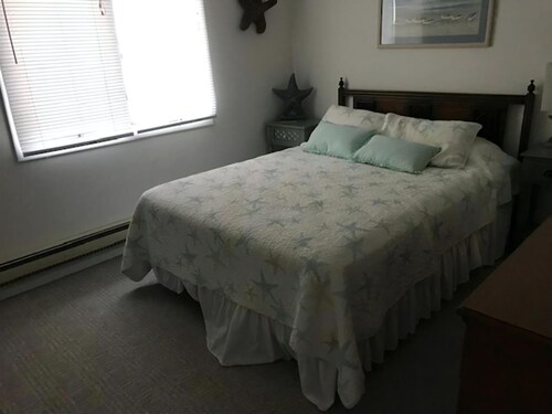 Amazing home in Barnegat Light with 5 Bedrooms and WiFi