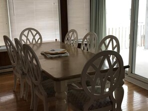 Dining - Amazing home in Barnegat Light with 5 Bedrooms and WiFi (Barnegat Light)