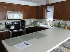 Fridge, oven, stovetop, dishwasher - Amazing home in Barnegat Light with 5 Bedrooms and WiFi (Barnegat Light)