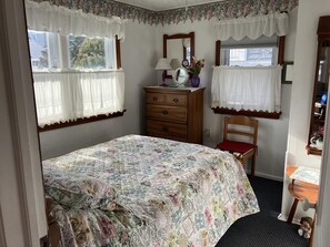 3 bedrooms, iron/ironing board, free WiFi - Steps From The Beach (Surf City)