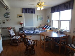 Smart TV, DVD player - Steps From The Beach (Surf City)