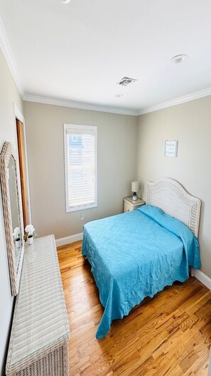 4 chambres, fer et planche à repasser, accès au Wi-Fi (inclus)