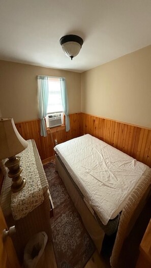 Uklassifisert bilde, 3 av 8, knapp