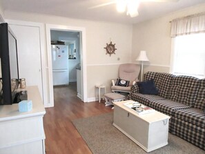 DVD player - Immaculate 3 bedroom first floor duplex in Ship Bottom, close to the beach. (Ship Bottom)