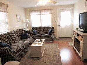 TV, DVD player - Immaculate 3 bedroom first floor duplex in Ship Bottom, close to the beach. (Ship Bottom)