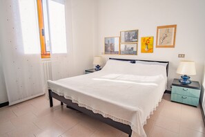1 bedroom, iron/ironing board, free WiFi, bed sheets - Smiling Apartment - One Bedroom Apartment, Sleeps 2 (Sirmione)