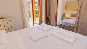 3 chambres, fer et planche à repasser, accès au Wi-Fi (inclus)