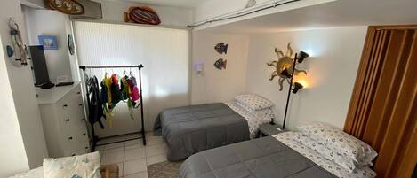 4 bedrooms, iron/ironing board, free WiFi