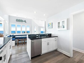 Réfrigérateur, four, plaque de cuisson, lave-vaisselle