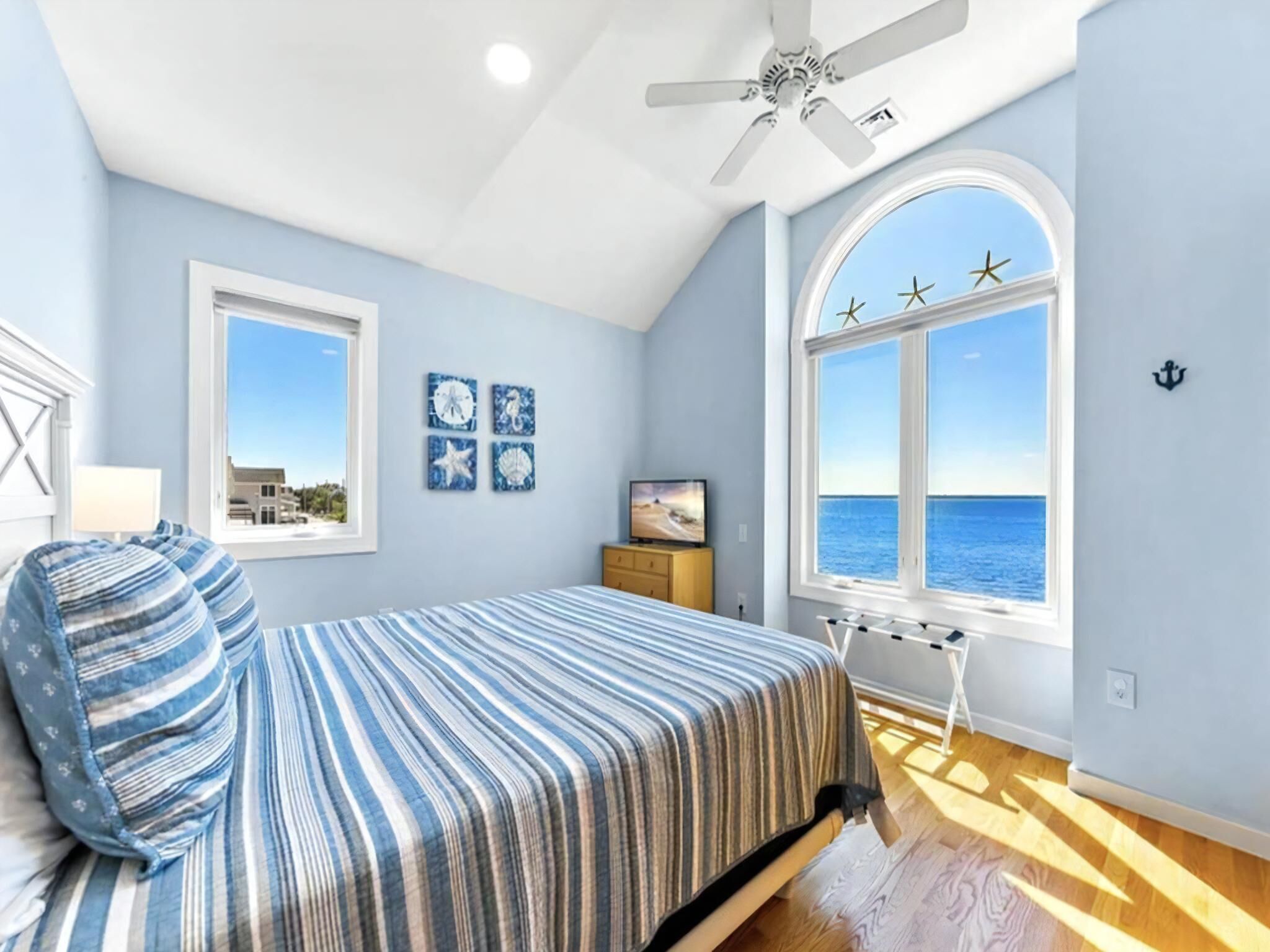 5 bedrooms, iron/ironing board, free WiFi