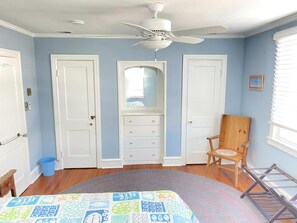 4 bedrooms, iron/ironing board, WiFi (free) - LBI vacation rental property (Brant Beach)