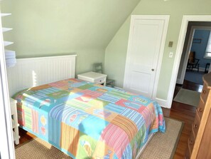 4 bedrooms, iron/ironing board, WiFi (free) - LBI vacation rental property (Brant Beach)