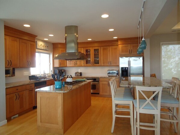 Réfrigérateur, four, plaque de cuisson, lave-vaisselle