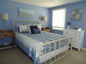 8 bedrooms, iron/ironing board, free WiFi - Beautiful 8 bedroom, 4 full and 3 half baths with private inground pool (Holgate)