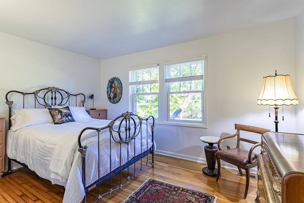 Sprawling Waterfront Estate on The Outer Banks of North Carolina. Sleeps 12 Wanchese Vrbo