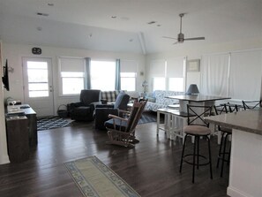 Smart TV, DVD player - 2 bedroom bay front on Cedar Bonnet Island (Cedar Bonnet Island)