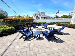 Terrace/patio - Large Contemporary Ocean Block Home (Loveladies)