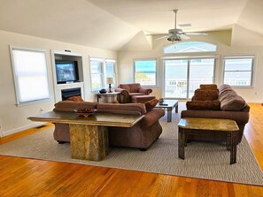 Smart TV, fireplace, DVD player