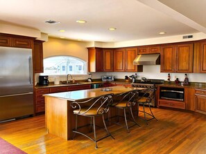 Fridge, microwave, oven, stovetop - Large Contemporary Ocean Block Home (Loveladies)