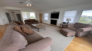 Smart TV, fireplace, DVD player