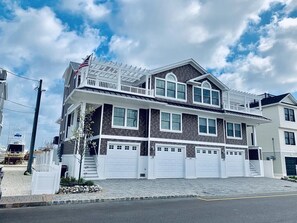 Exterior - NEW TOWNHOUSE - CLOSE TO ALL BEACH HAVEN HAS TO OFFER! (Beach Haven)