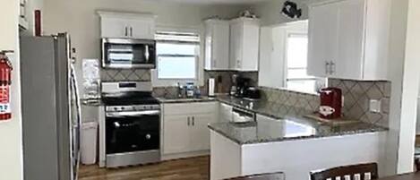Fridge, oven, stovetop, dishwasher