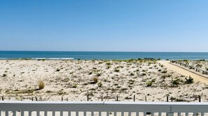 Sun-loungers - Very reasonable Ocean Front (Beach Haven Crest)