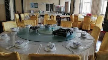 A conference room with a round table, chairs, and a projector.