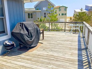 Outdoor dining - 3rd from the Ocean in Harvey Cedars! (Harvey Cedars)