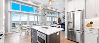 New Oceanfront in Peahala Park . Sleeps 11 .