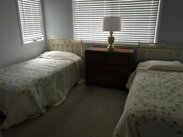 4 bedrooms, iron/ironing board, Internet