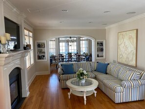 TV, table tennis - 4 bedroom accommodation in Beach Haven (Beach Haven)