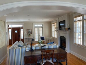 TV, table tennis - 4 bedroom accommodation in Beach Haven (Beach Haven)