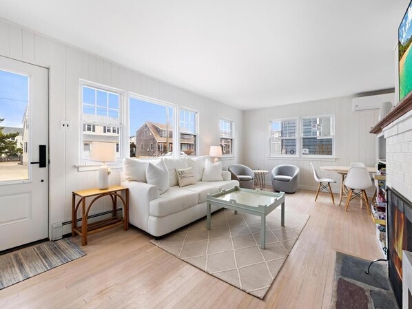 Smart TV, fireplace, video games