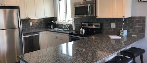 Fridge, oven, stovetop, dishwasher